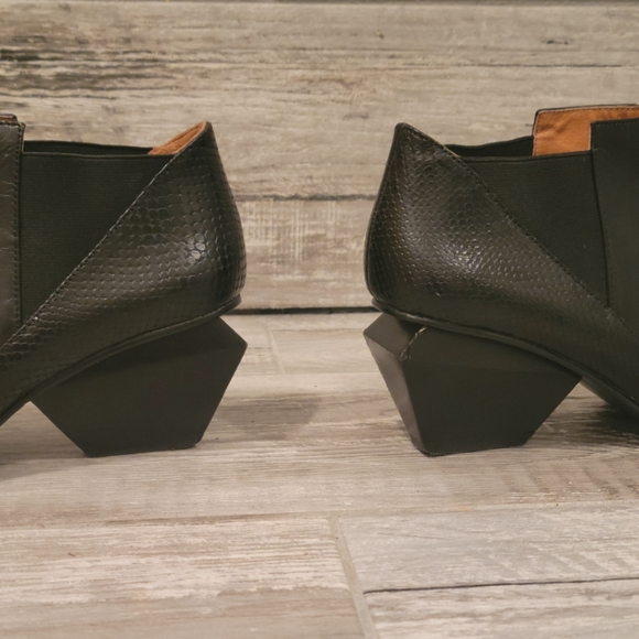 Unique Asymmetric United Nude Leather Heel Ankle Boots - Picture 11 of 14